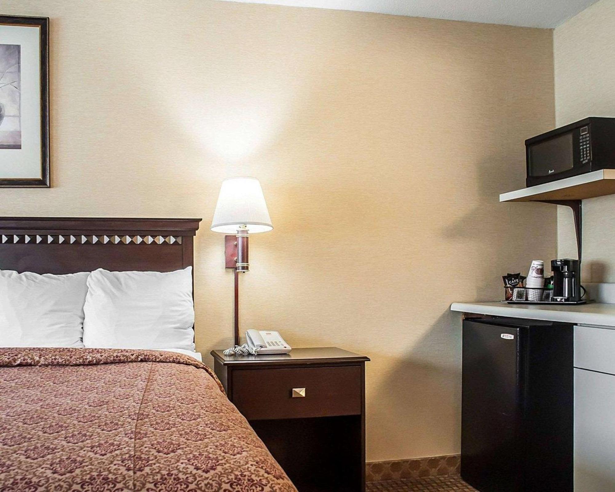 Econo Lodge Elmira-Corning Fisherville Екстериор снимка