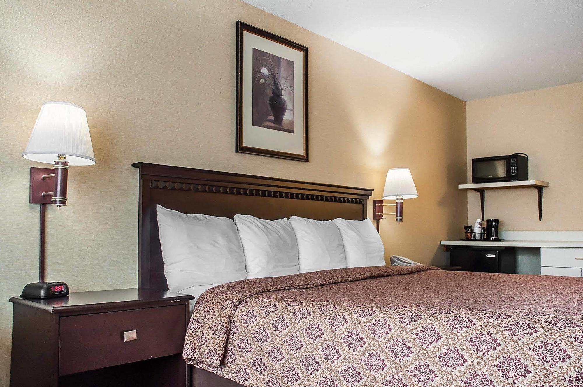Econo Lodge Elmira-Corning Fisherville Екстериор снимка