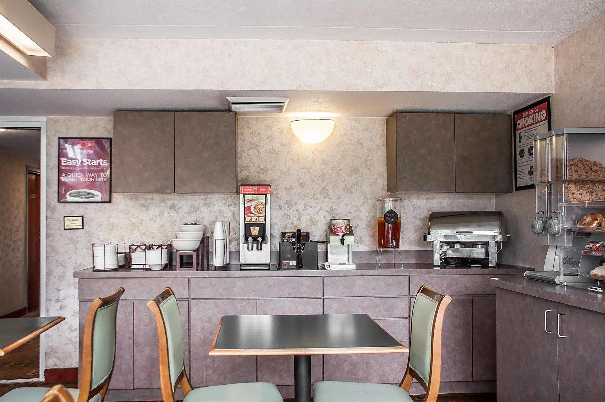 Econo Lodge Elmira-Corning Fisherville Екстериор снимка